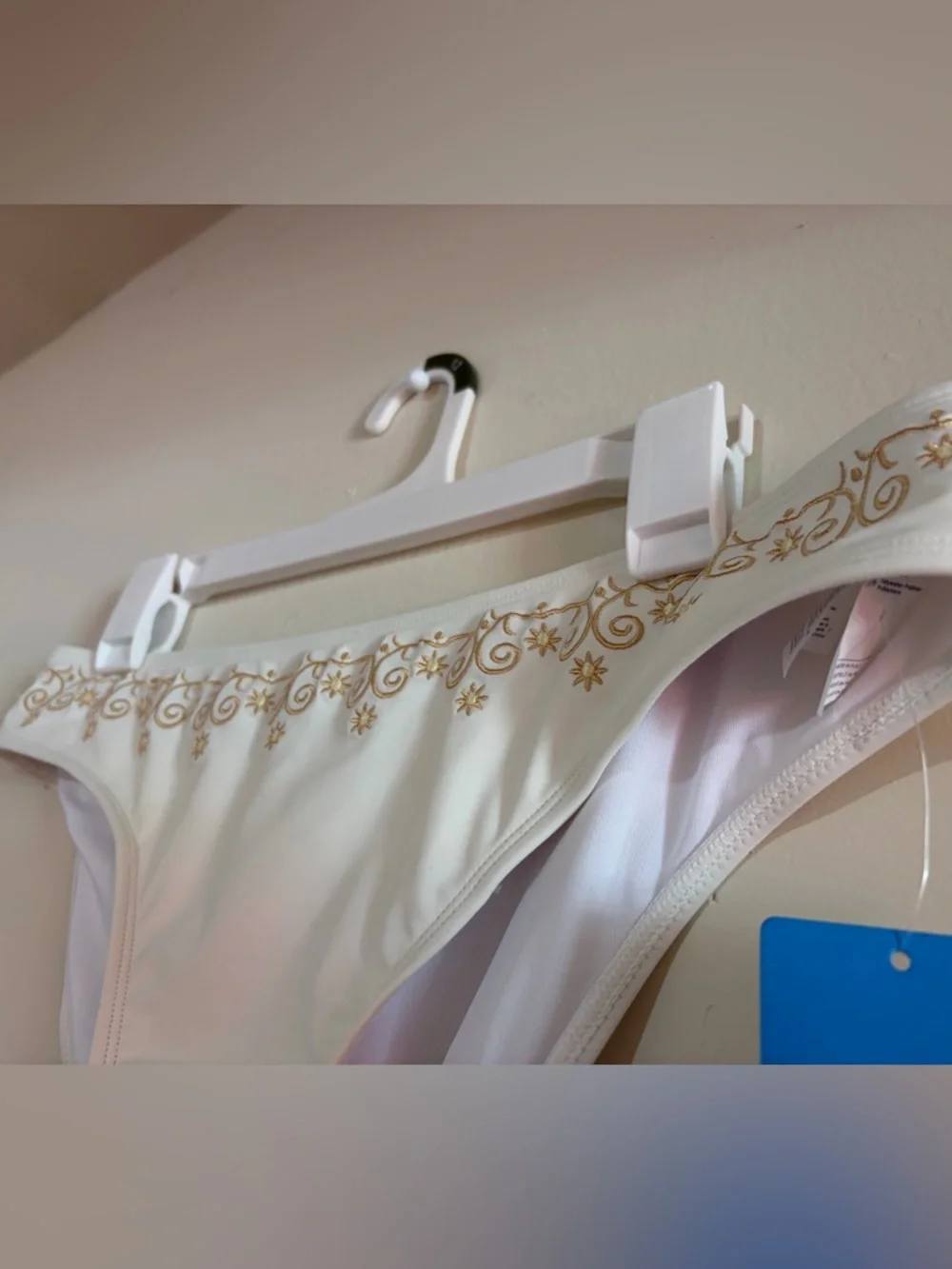 Cupshe Cream/white Bikini Set with Gold Embroidery with necklace. - Picture 7 of 13